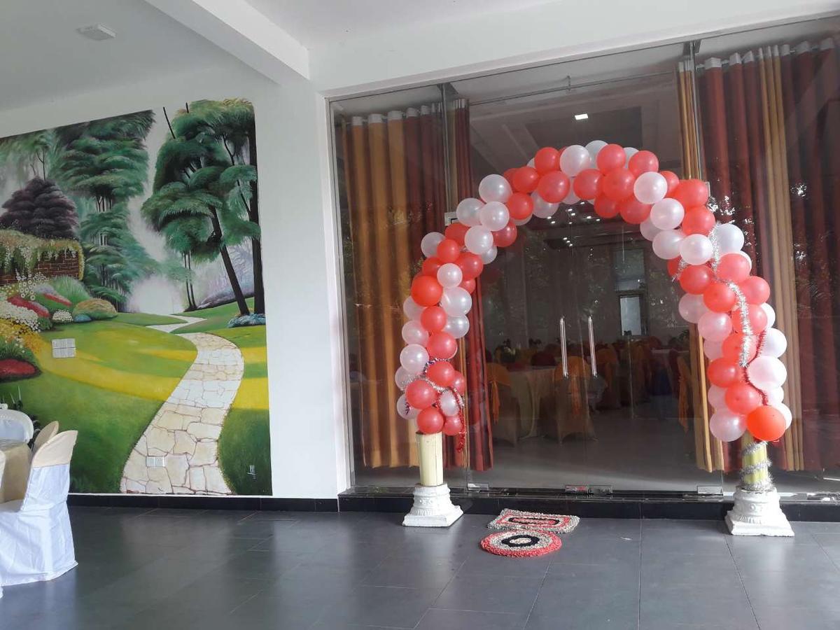 Avanya Hotel And Reception Hall Angunakolapelessa Exterior foto