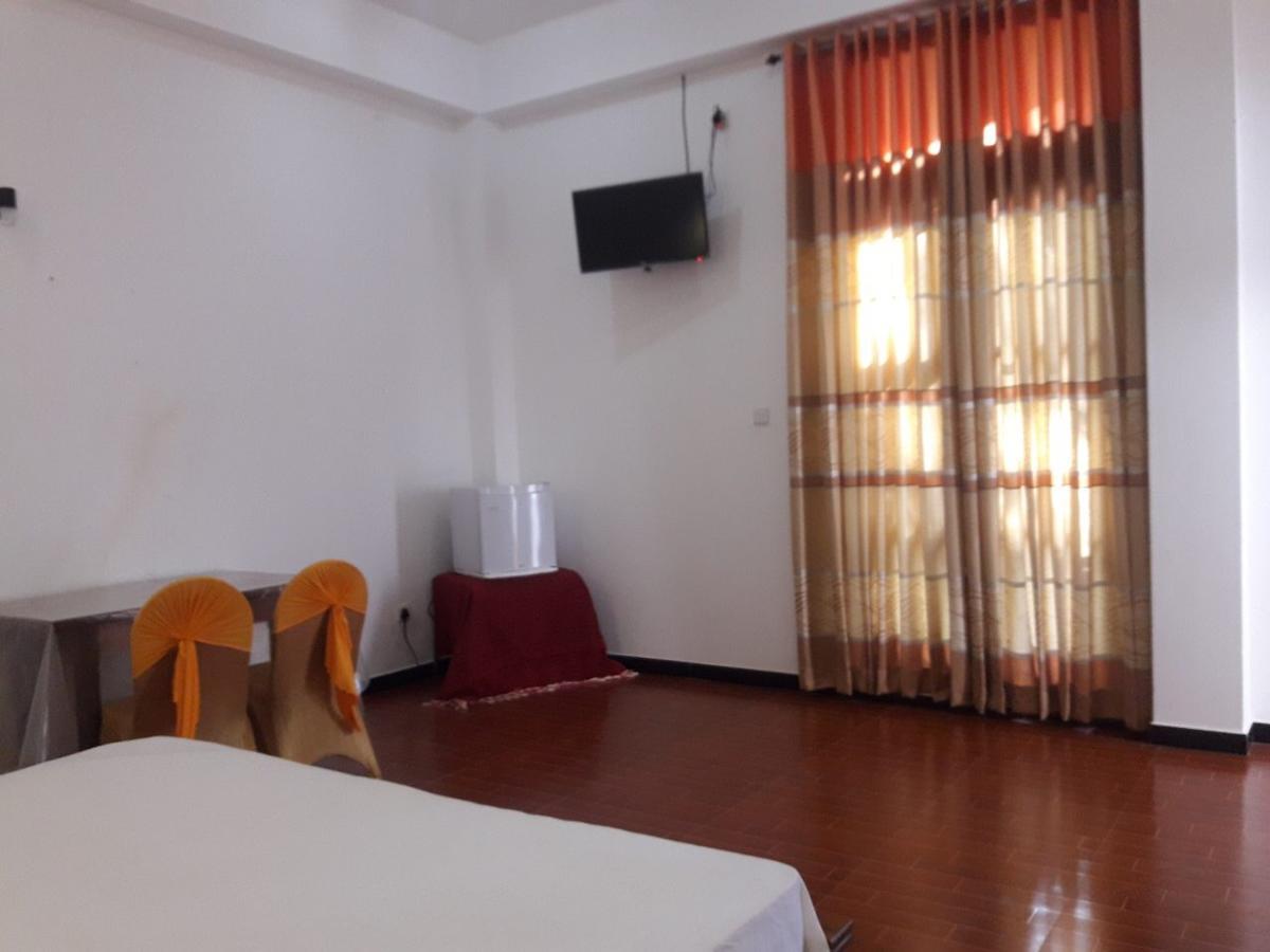 Avanya Hotel And Reception Hall Angunakolapelessa Exterior foto